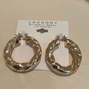 Laundry By Shelli Segal Gold Plated Twist Hoop Earrings Lightweight Cocktail NWT